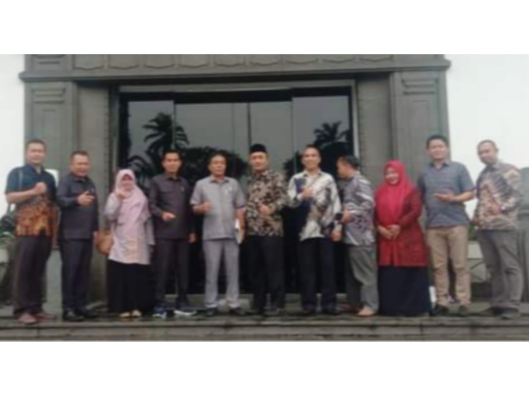 KOMISI I DPRD Kabupaten Sukabumi bersama Bagian Analisis Perundang-undangan Biro Hukum Pemprov Jabar.